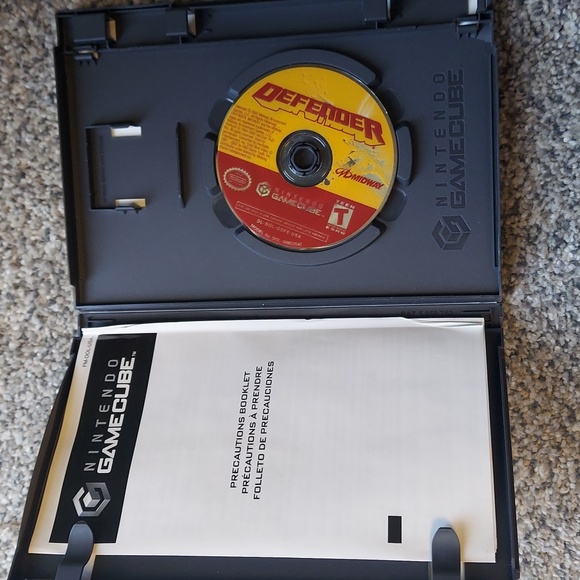 Defender on Game Cube - Picture 2 of 2